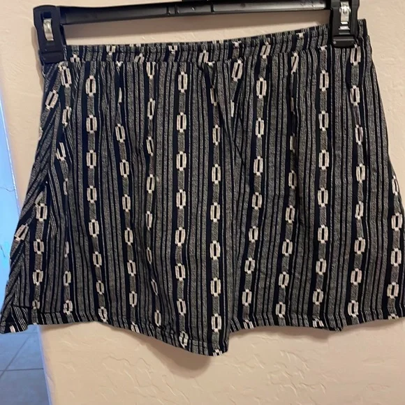 Skort - Picture 3 of 4